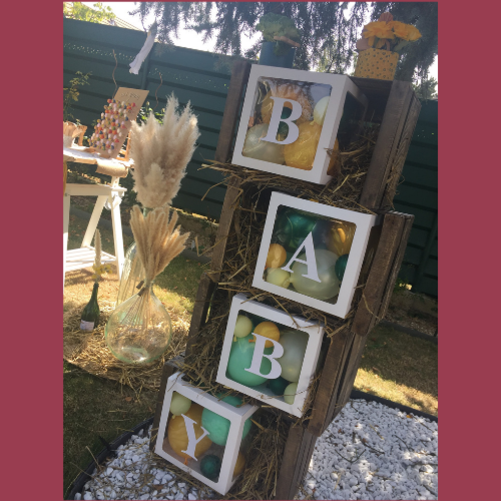 Boite carton avec lettrage